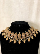 Load image into Gallery viewer, Naira Necklace Set
