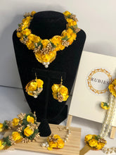 Load image into Gallery viewer, Floral Bridal Necklace Set
