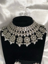 Load image into Gallery viewer, Ratri Necklace Set
