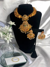 Load image into Gallery viewer, Kaushal Necklace Set
