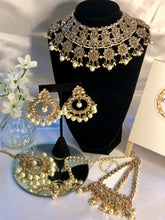 Load image into Gallery viewer, Sahira Necklace Set
