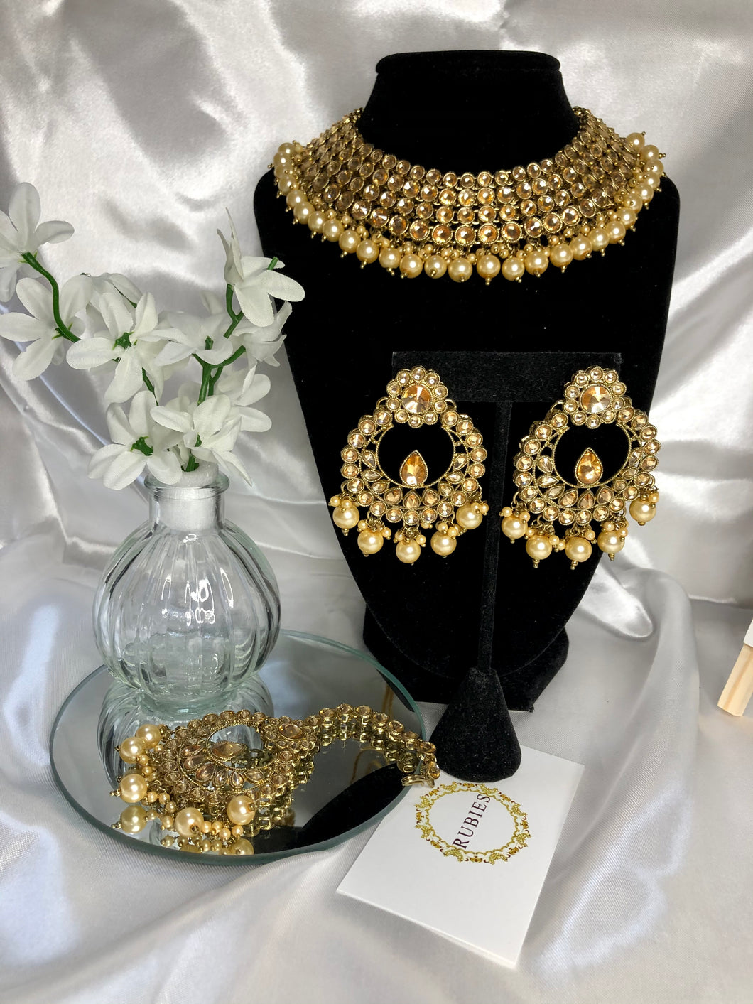 Priya Necklace Set in White