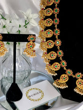 Load image into Gallery viewer, Rutvi Necklace Set
