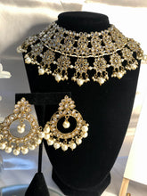 Load image into Gallery viewer, Sahira Necklace Set
