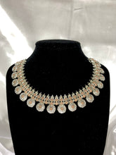 Load image into Gallery viewer, Parin Necklace Set
