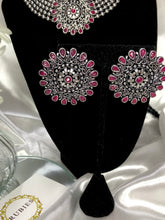 Load image into Gallery viewer, Pihu Necklace Set
