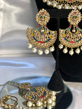 Load image into Gallery viewer, Mehzabeen Necklace Set
