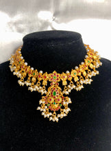 Load image into Gallery viewer, Damini Necklace Set
