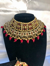 Load image into Gallery viewer, Benazir Necklace Set
