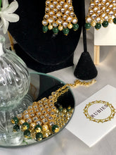 Load image into Gallery viewer, Preeti Necklace Set in Green
